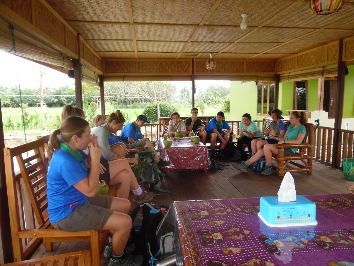 Ambow Homestay Jungle Trekking & Village Tour Bukit Lawang Exterior photo