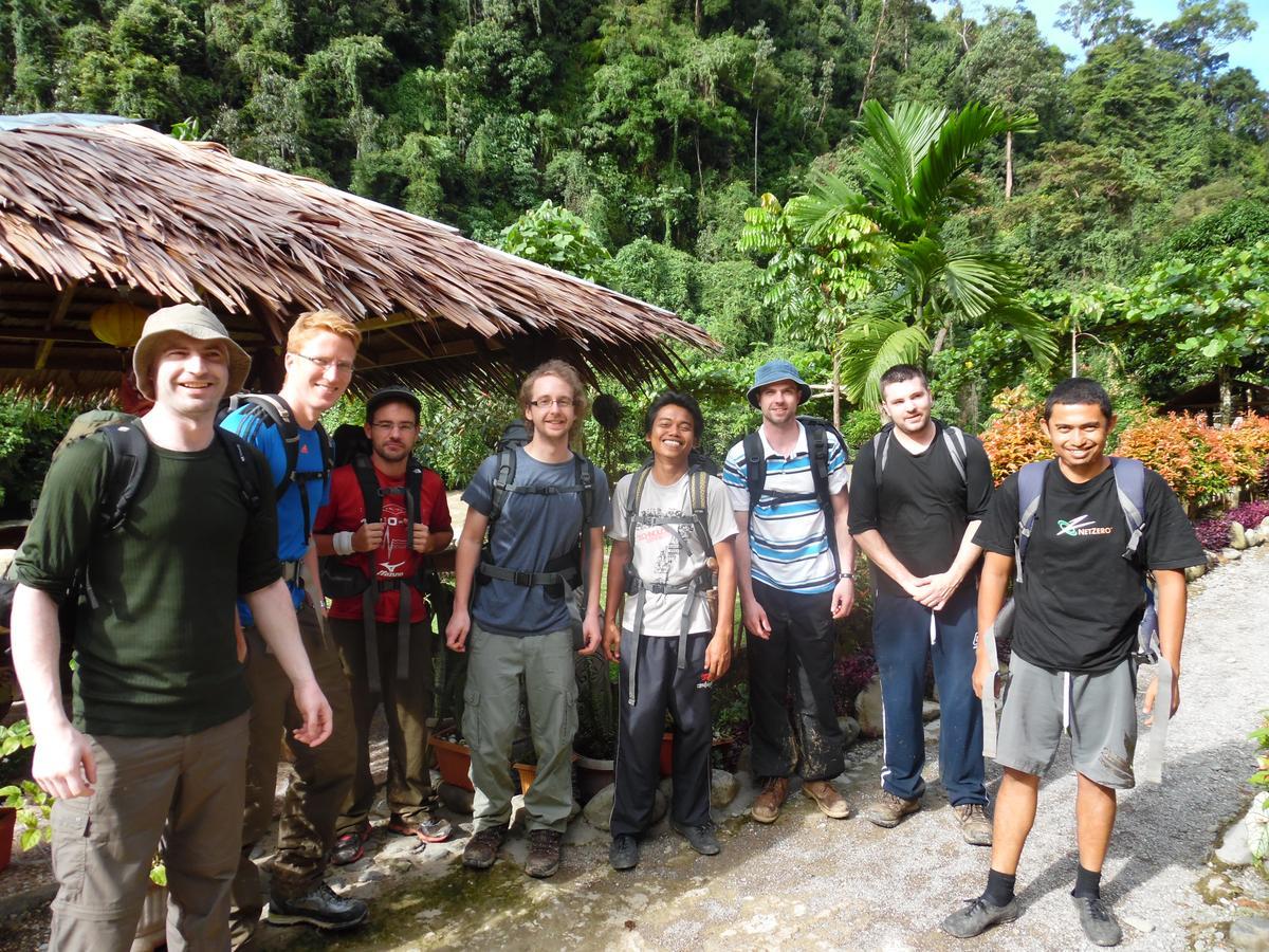 Ambow Homestay Jungle Trekking & Village Tour Bukit Lawang Exterior photo