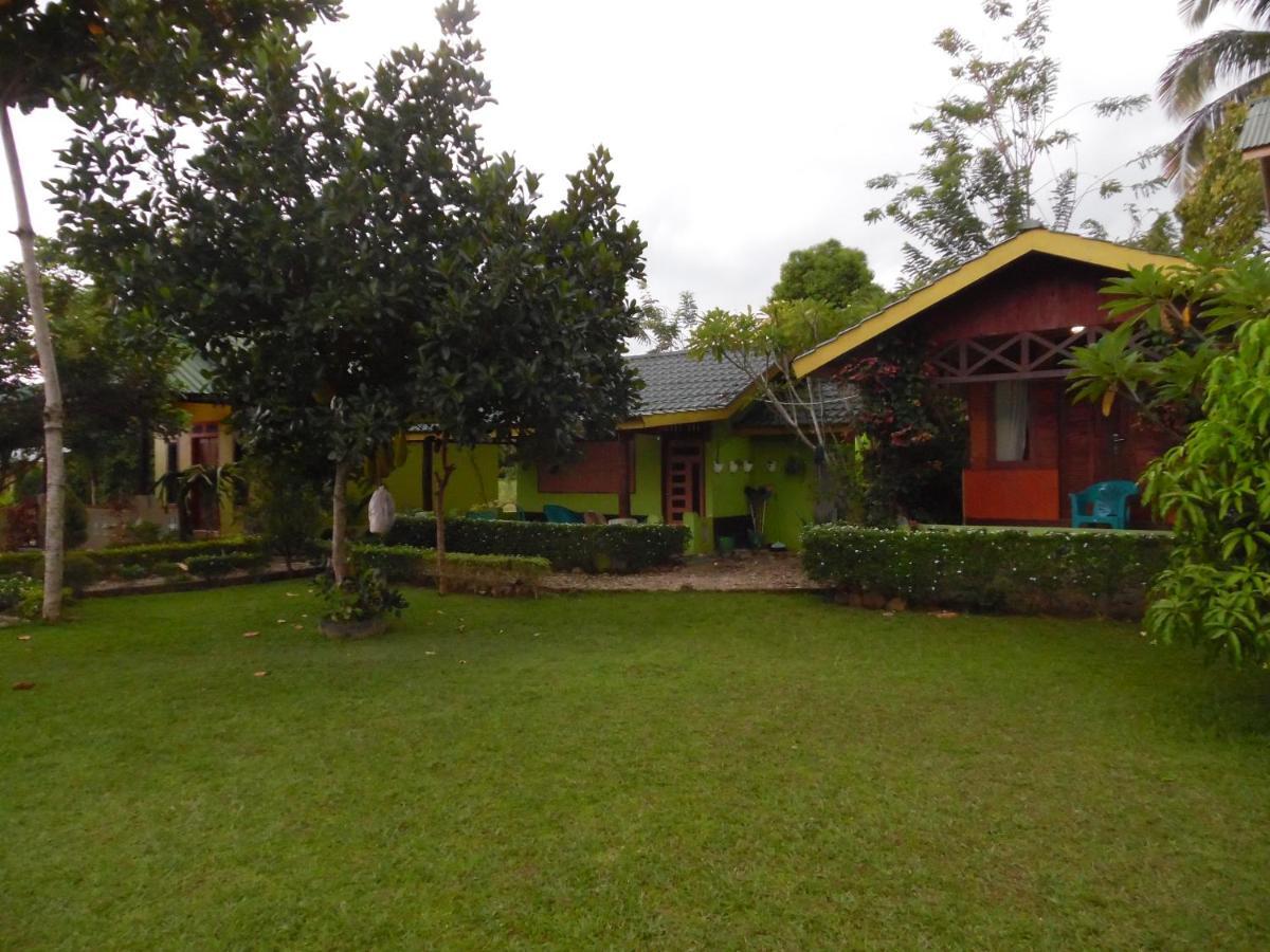 Ambow Homestay Jungle Trekking & Village Tour Bukit Lawang Exterior photo