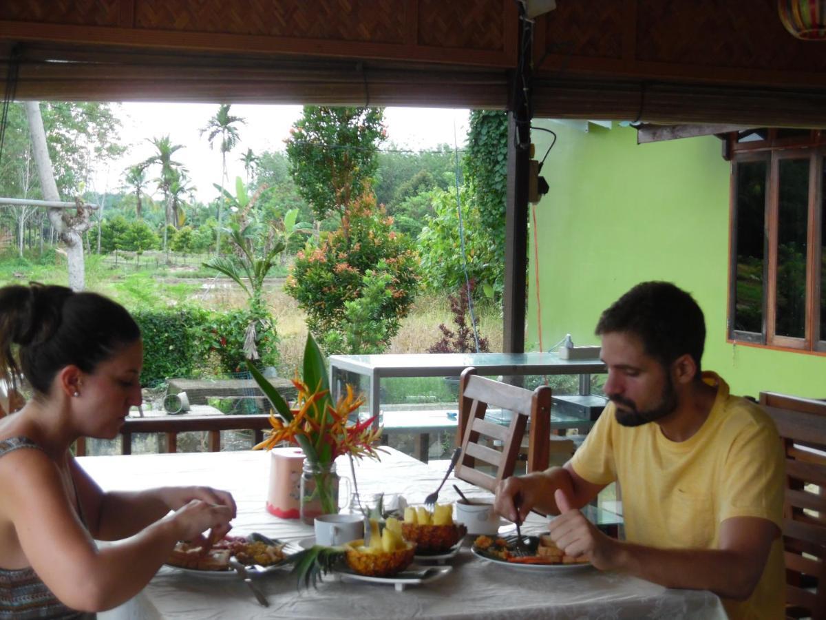 Ambow Homestay Jungle Trekking & Village Tour Bukit Lawang Exterior photo